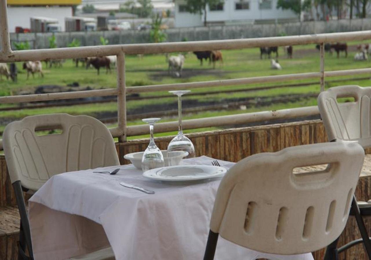 Hotel Black Legend Douala Exterior photo